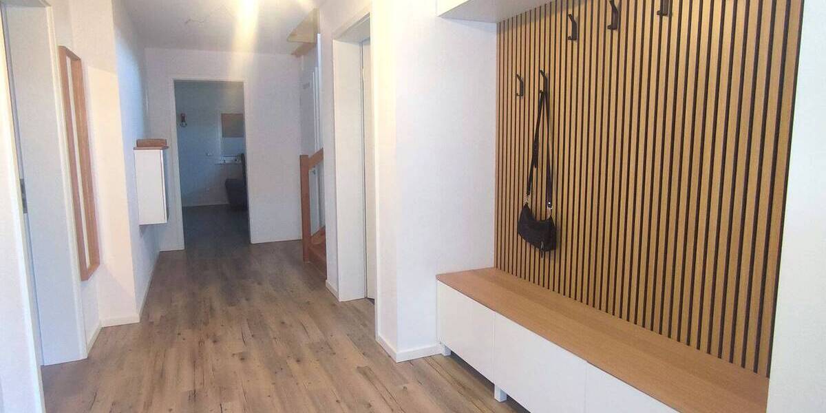 Einfamilienhaus Oberreichenbach - 5 Zimmer, 177 m&sup2;, 2.800&euro; | Angebot:26657299