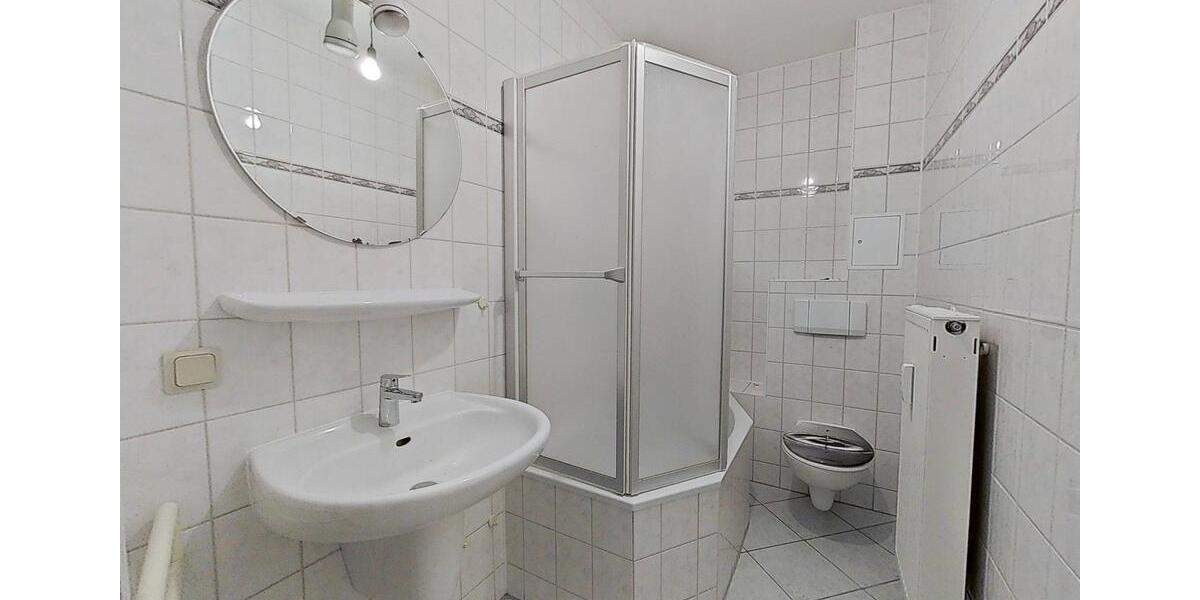 **Helle 2-Zimmer-Wohnung mit Einbauküche und Badewanne** 2 zimmer