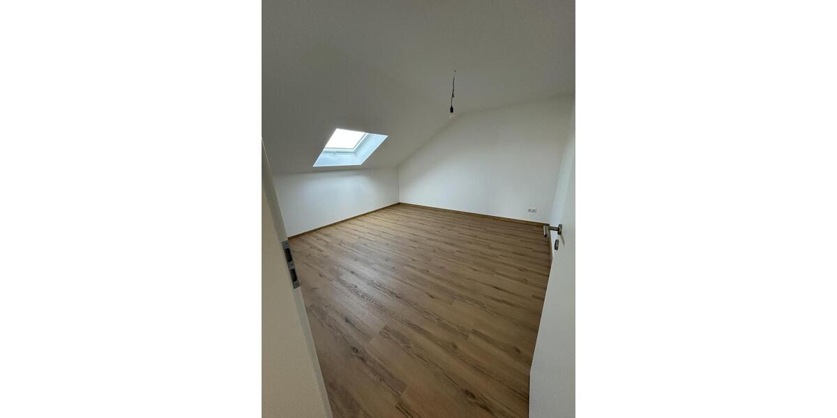 Dachgeschoßwohnung Wettenberg - 3.5 Zimmer, 82 m&sup2;, 1.150&euro; | Angebot:26644572