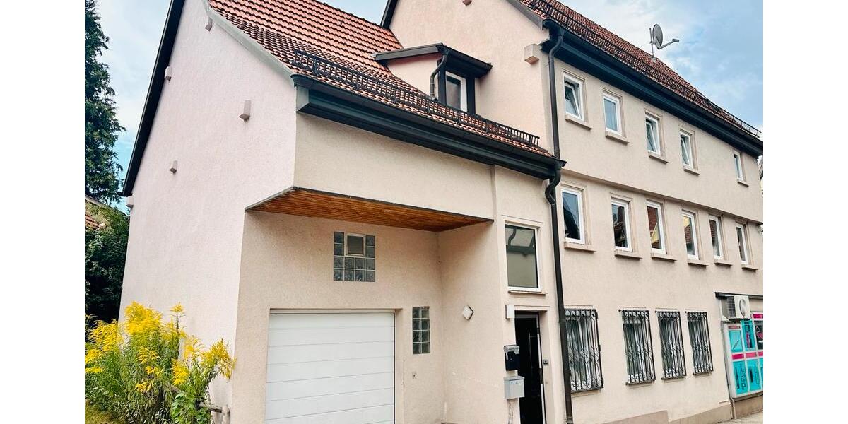 Etagenwohnung Reutlingen Reutlingen (Kernstadt) - 6 Zimmer, 130 m&sup2;, 1.300&euro; | Angebot:26589595