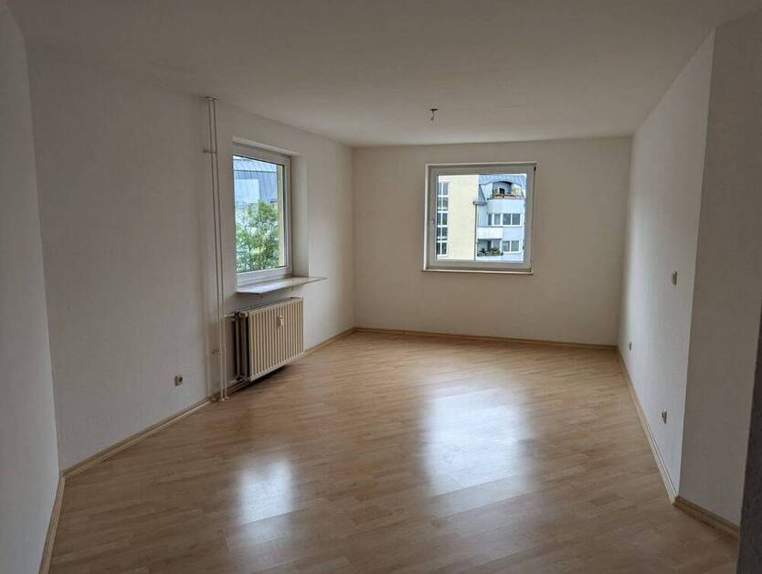 3 Zimmer Wohnung, 3. OG mit Aufzug - Tiefgarage - Balkon - Gäste WC