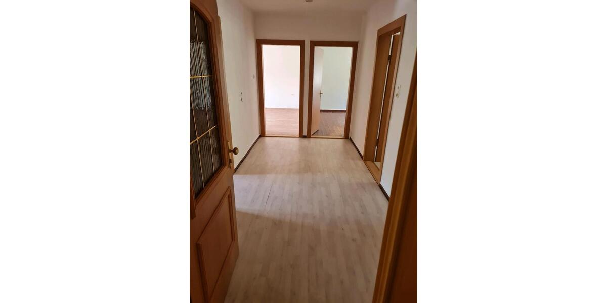 Etagenwohnung Bad Salzungen Tiefenort - 3 Zimmer, 95 m&sup2;, 450&euro; | Angebot:24804666