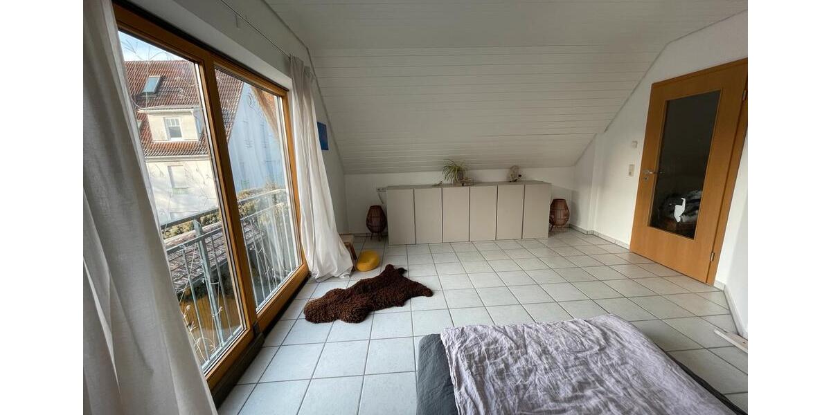 Dachgeschoßwohnung Rottenburg am Neckar - 3 Zimmer, 72 m&sup2;, 1.300&euro; | Angebot:24609257