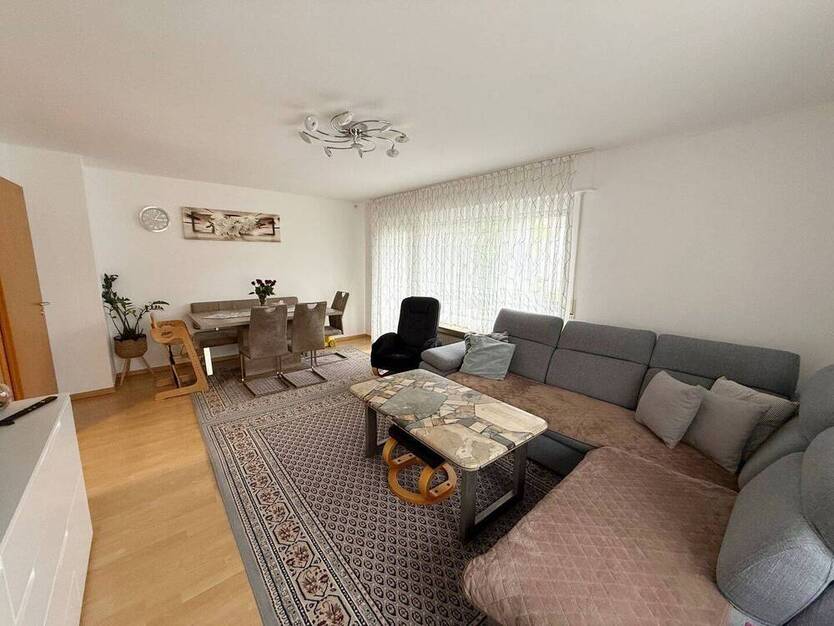 Renovierte, gut aufgeteilte 3-Zimmerwohnung mit EBK und zwei Balkonen in bevorzugter Lage