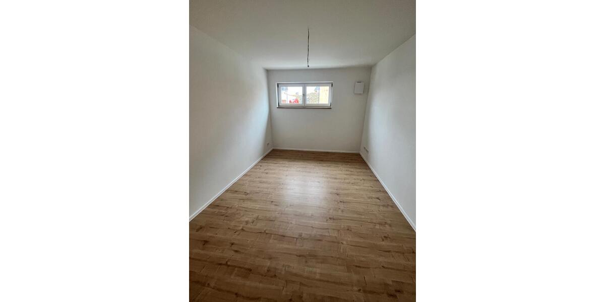 Etagenwohnung Tiefenbach - 3 Zimmer, 96 m&sup2;, 1.050&euro; | Angebot:26632575