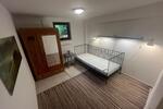 Möbliertes Zimmer im Souterrain zimmer