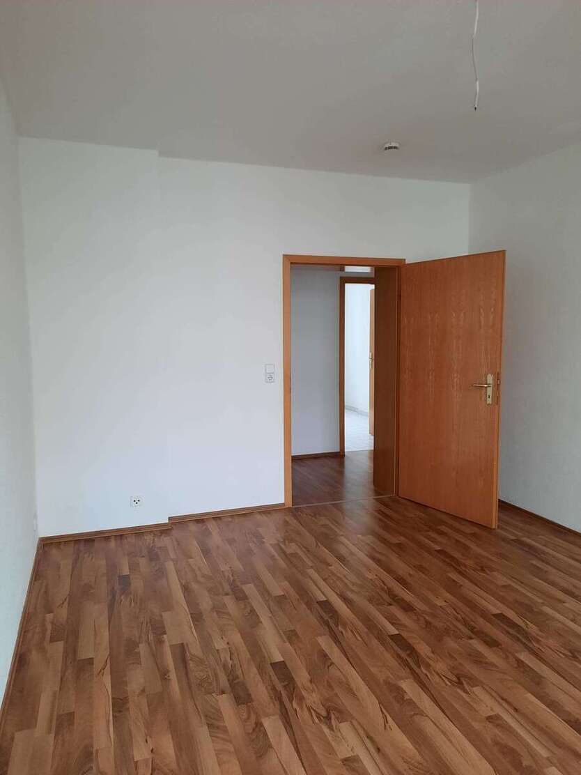 großzügige 3 Zimmer-Wohnung mit Einbauküche *ideal für WG oder Familien* 3 zimmer