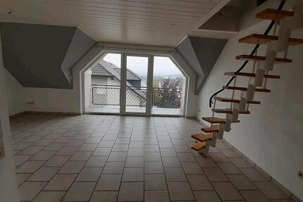 55494 Rheinböllen Dachgeschosswohnung mit Balkon und Spitzboden zimmer