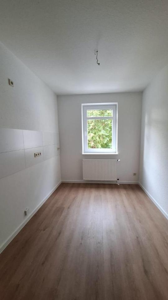 Neu renoviert- 2 Zimmerwohnung mit Balkon in guter Lage zimmer