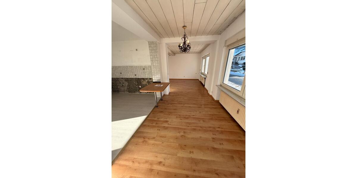 Großzügige 5-Zimmer-Wohnung mit ca. 30 m² Wohn- und Essbereich 5 zimmer