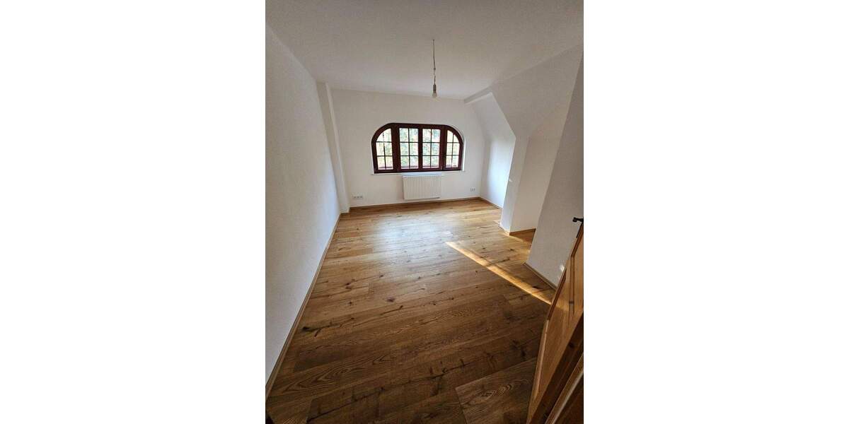 Einfamilienhaus Großpösna - 8 Zimmer, 217 m&sup2;, 2.520&euro; | Angebot:25880904