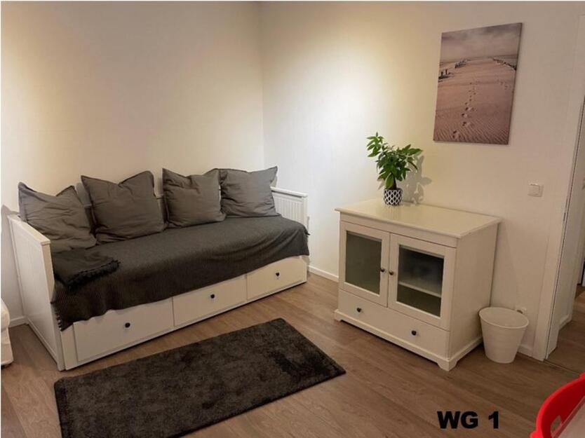 Schönes möbliertes WG Zimmer (12m³) in HH-Niendorf am Park