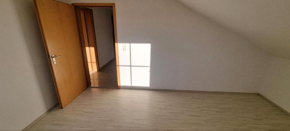 Dachgeschoßwohnung Nittenau - 4 Zimmer, 90 m&sup2;, 800&euro; | Angebot:25960610