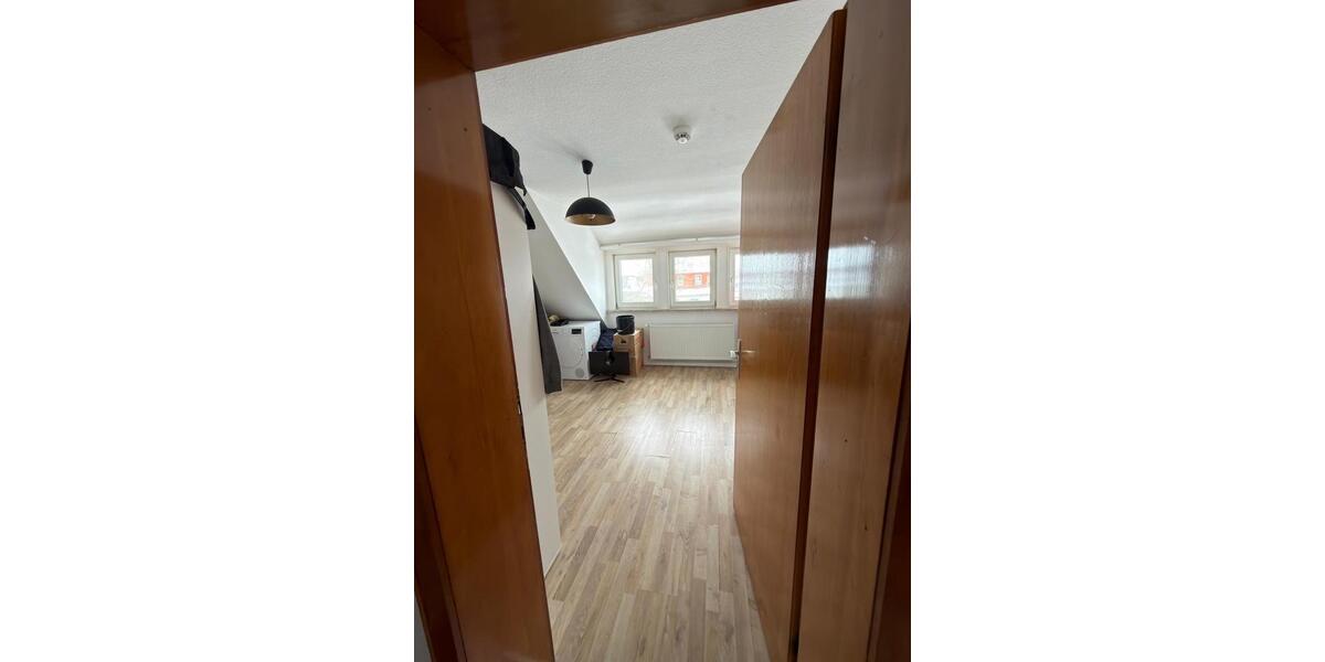 Dachgeschoßwohnung Duderstadt - 3 Zimmer, 77 m&sup2;, 400&euro; | Angebot:24804010
