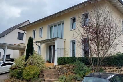 hochwert. 3ZKB + 1 Abstellr. Whg. m. 2 Terrassen u. Einbauküche 4 zimmer