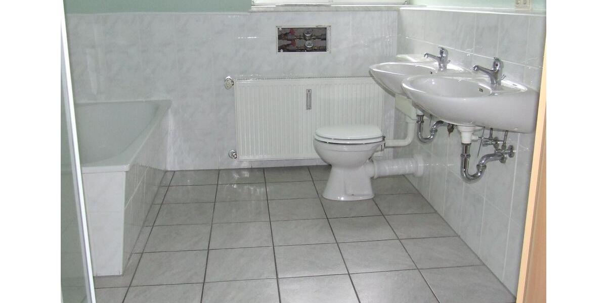 Dachgeschoßwohnung Zerbst (Anhalt) - 3 Zimmer, 120 m&sup2;, 600&euro; | Angebot:24351069