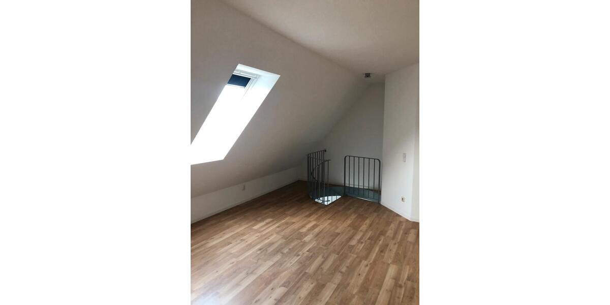 Dachgeschoßwohnung Tönisvorst - 3 Zimmer, 1.400&euro; | Angebot:23202575