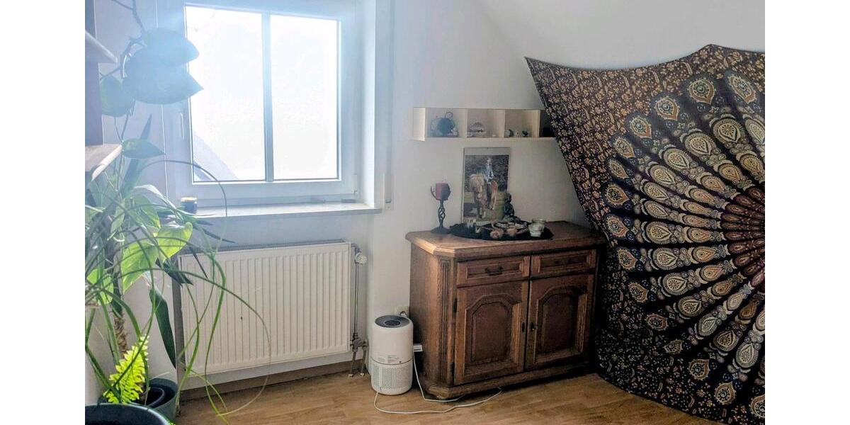 Schöne, helle Dachgeschosswohnung in 93192 Wald 2 zimmer