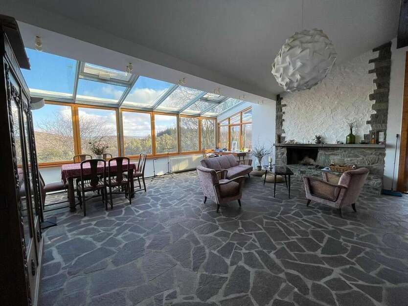 Haus zum Mieten in Weilrod 2.300 € 203 m²