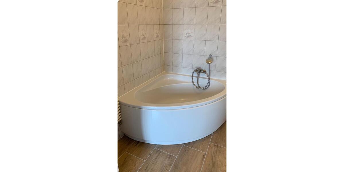 3,5 - Zimmer-Altbauwohnung, 105m², Erdgeschoss, Einbauküche 3.5 zimmer