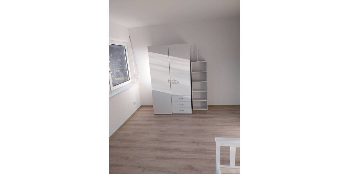 NEU RENOVIERTE - 8er WG *Möblierte Zimmer Zi.2* zimmer