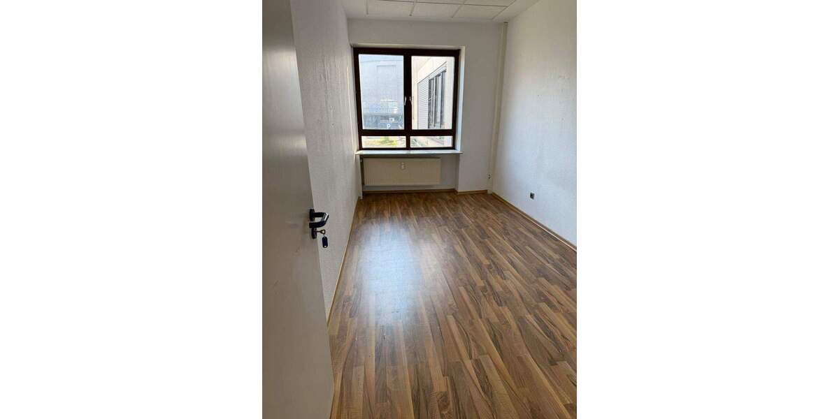 Etagenwohnung Saarbrücken St Johann - 4 Zimmer, 135 m&sup2;, 890&euro; | Angebot:25899693