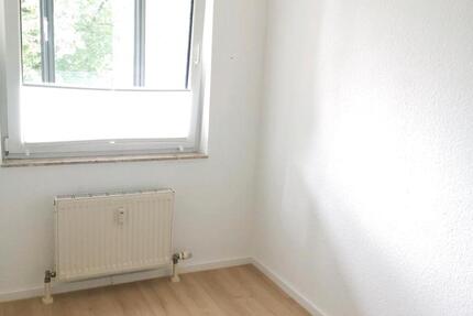 1,5-Zimmer-Wohnung, 42 qm, Balkon & Badewanne in Hainholz zimmer