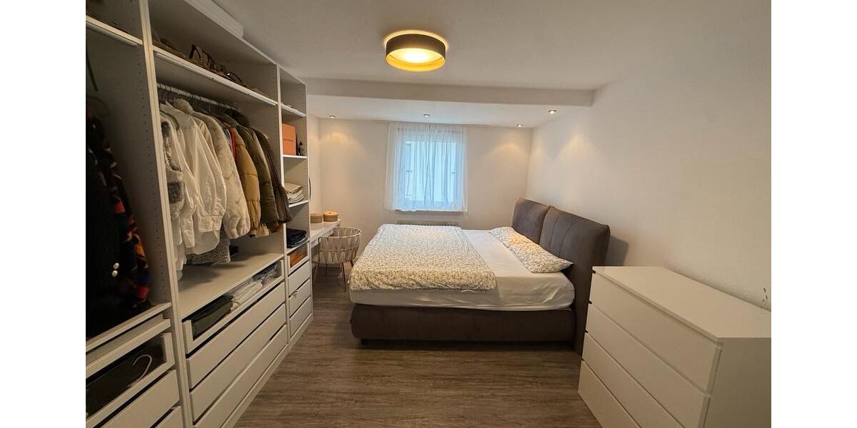 Gepflegte Doppelhaushälfte mit großem Garten & Hof 4 zimmer