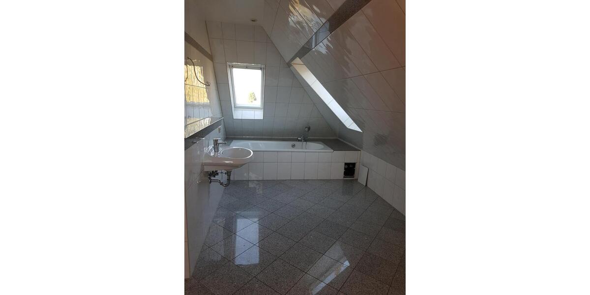 Dachgeschoßwohnung Hohenstein-Ernstthal Ernstthal - 3 Zimmer, 85 m&sup2;, 595&euro; | Angebot:25255010