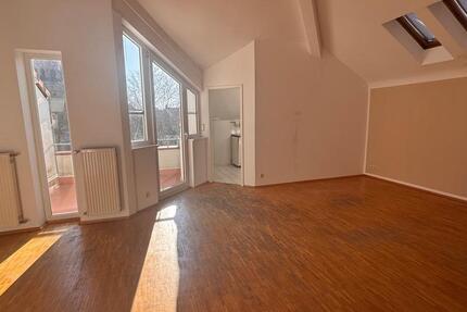 Ich biete eine charmante, lichtdurchflutete Maisonettewohnung in Kaiserslautern Mühlstrasse an. 3 zimmer