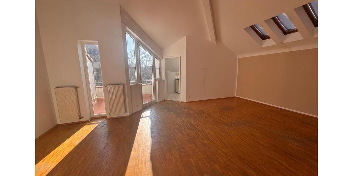 Ich biete eine charmante, lichtdurchflutete Maisonettewohnung in Kaiserslautern Mühlstrasse an. 3 zimmer
