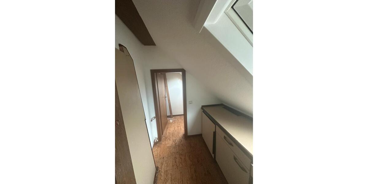 Dachgeschoßwohnung Ötzingen - 6 Zimmer, 120 m&sup2;, 1.100&euro; | Angebot:25539890