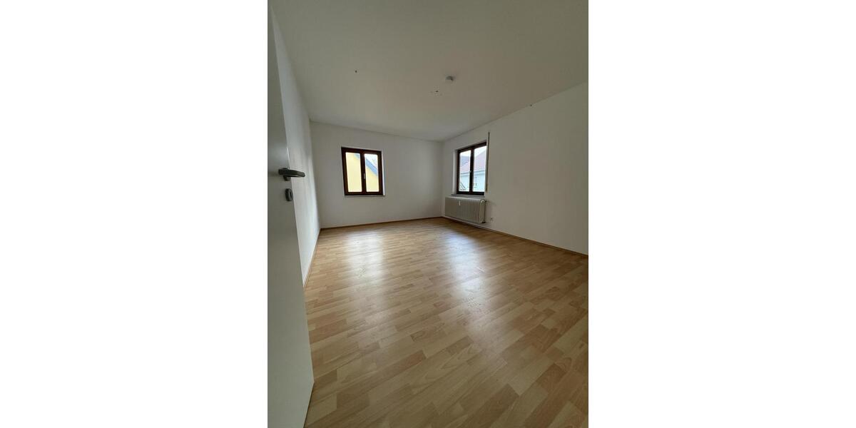 Etagenwohnung Ehrenkirchen - 3 Zimmer, 72 m&sup2;, 1.000&euro; | Angebot:26637110