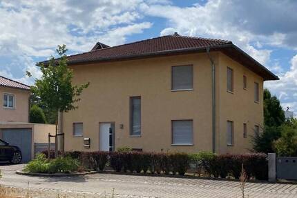 Gepfl. Toskanahaus in Roth zu vermieten