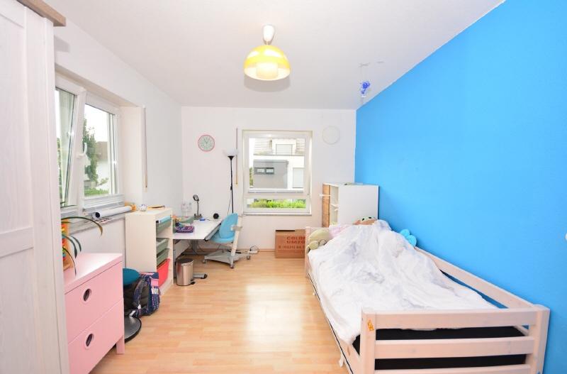 Hürth-Fischenich: Geräumiges Einfamilienhaus mit sonnigem Garten