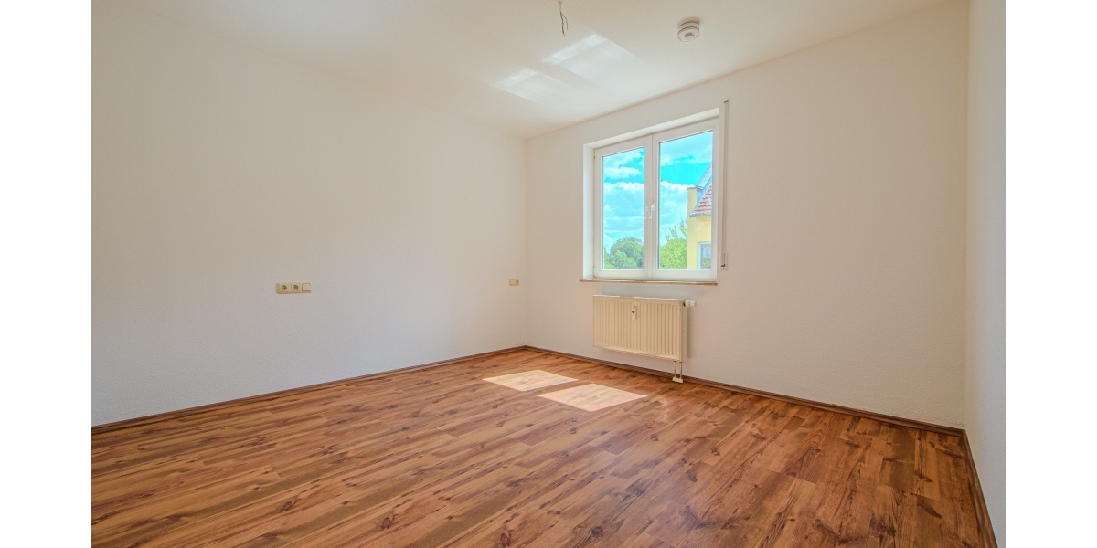 BALKON – WANNEN-DUSCHBAD MIT FENSTER – ROLLOS – SCHÖN GELEGEN - Etagenwohnung Meißen Niederspaar | Angebot:27230317