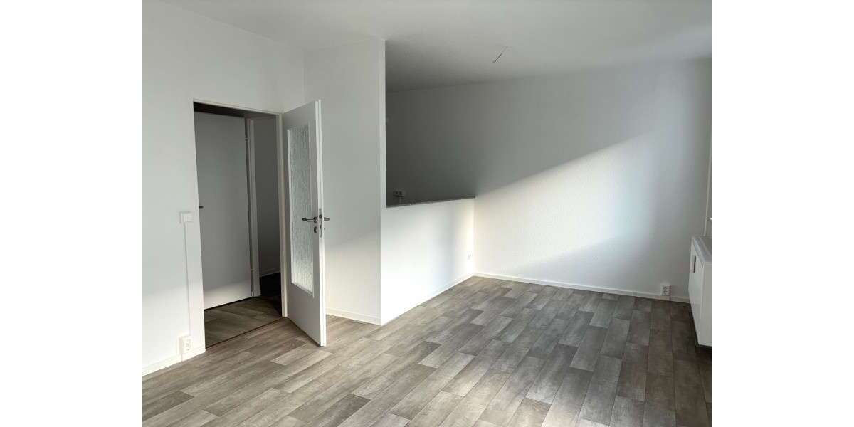 Etagenwohnung Zwickau Neuplanitz - 2 Zimmer, 50 m&sup2;, 325&euro; | Angebot:26750035