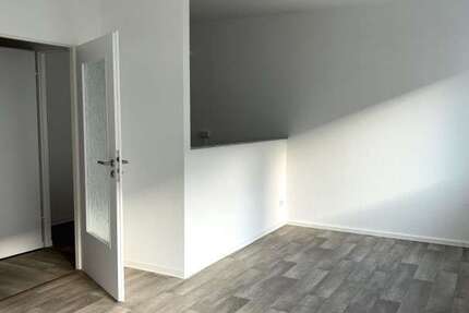 Wohnung Zwickau Neuplanitz - 2 Zimmer, 50 m&sup2;, 325&euro; | Angebot:26750035