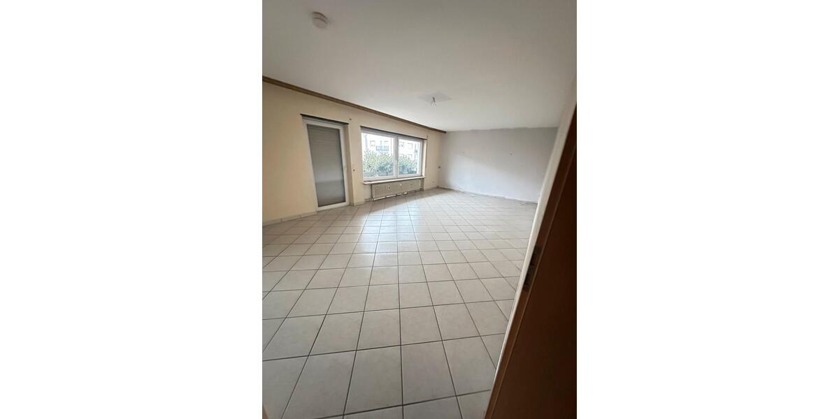 Etagenwohnung Sinsheim - 5 Zimmer, 150 m&sup2;, 1.400&euro; | Angebot:25053512