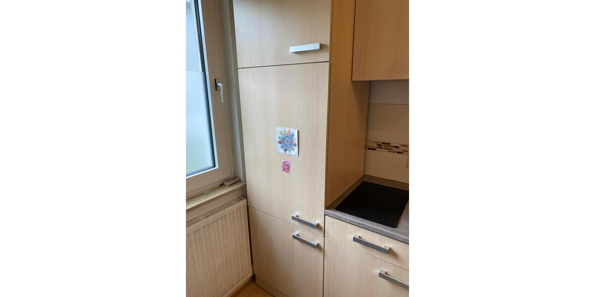 Sehr schöne und helle 2 Zimmer-Wohnung in zentraler Lage zimmer