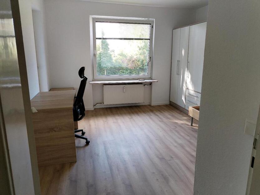 3 möbliertes WG Zimmer zu vermieten (WG neue Gründung)