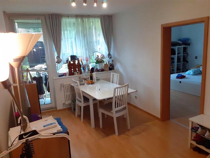 Schöne helle WG-geeignete Wohnung direkt bei der Uni