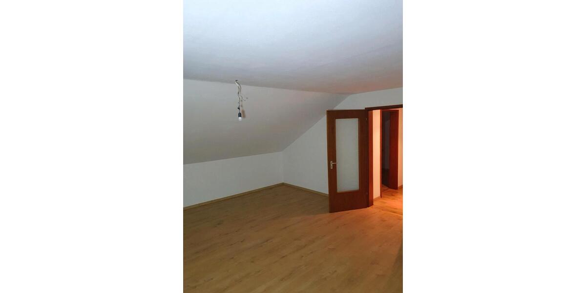3-Zimmer-Dachgeschosswohnung in ruhiger Lage zu vermieten 3 zimmer