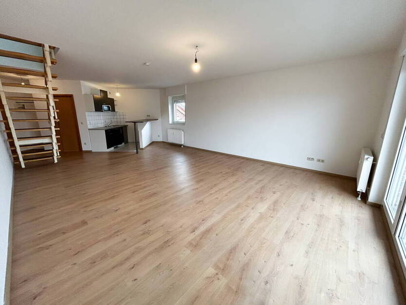 Helle & einladende 2-Zimmer-Maisonette-Wohnung mit Küche und Balkon wartet auf einen neuen Mieter!