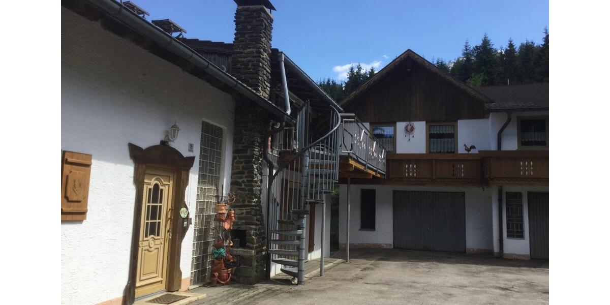 Etagenwohnung Runding - 8 Zimmer, 200 m&sup2;, 850&euro; | Angebot:26478249