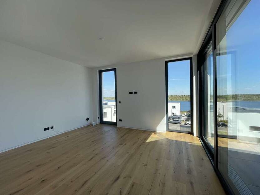 Mit dem Aufzug direkt in die Traumwohnung am Zwenkauer See! 4 zimmer