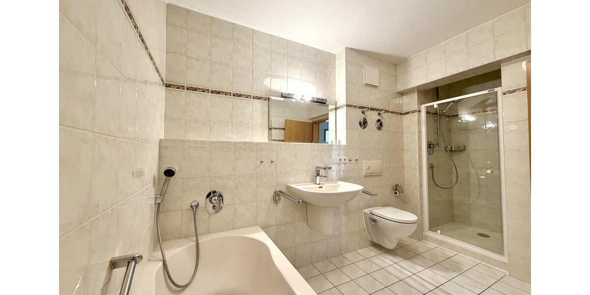 Etagenwohnung Bayreuth City - 4 Zimmer, 127 m&sup2;, 1.715&euro; | Angebot:24785710