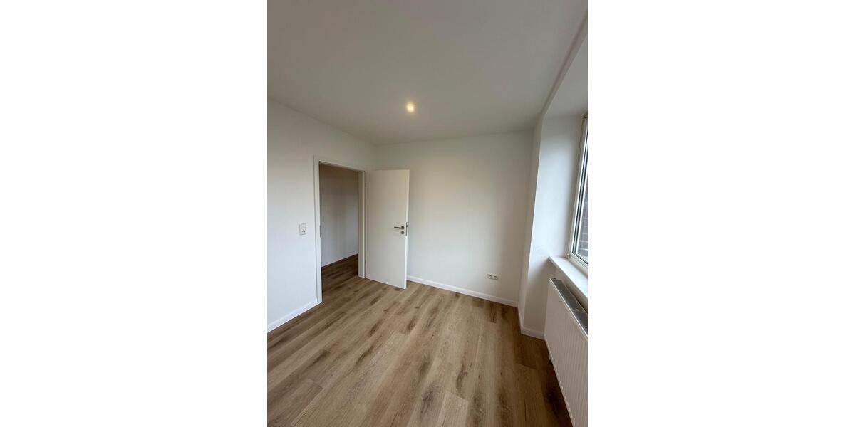 Hochparterre Hannover Nord - 4 Zimmer, 110 m&sup2;, 1.490&euro; | Angebot:26610280