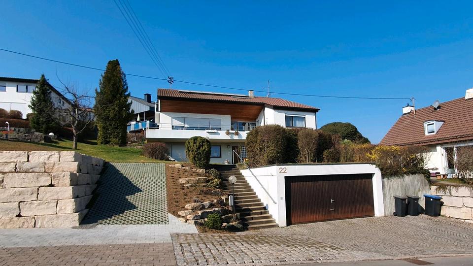 Einfamilienhaus Pfullingen - 8 Zimmer, 250 m&sup2;, 2.000&euro; | Angebot:25944485