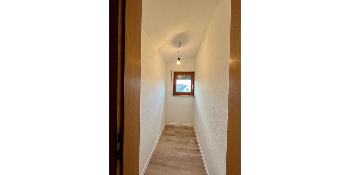 Dachgeschoßwohnung Gschwend - 3 Zimmer, 62 m&sup2;, 500&euro; | Angebot:25548356